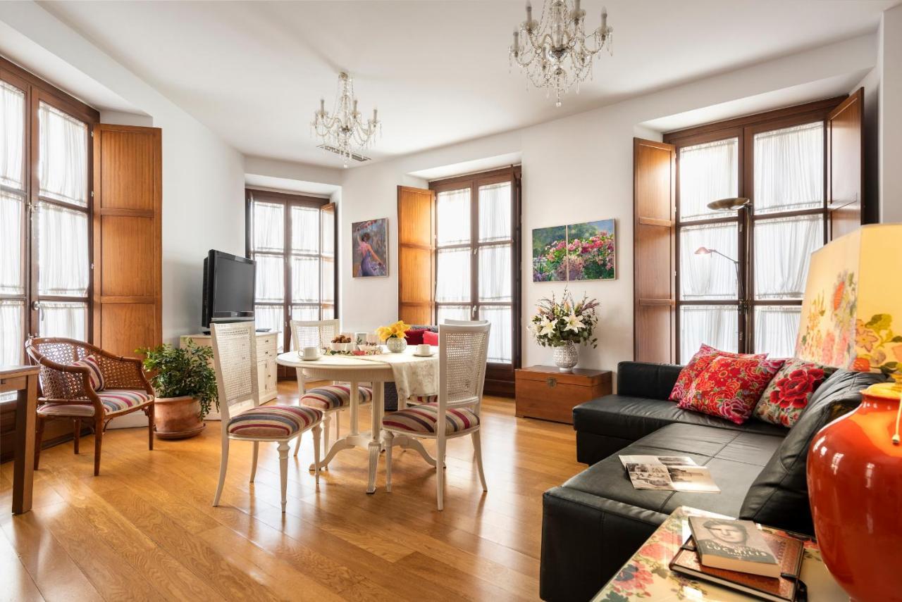 Cathedral Apartment, First Floor セビリア エクステリア 写真