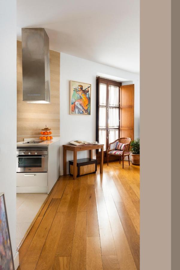 Cathedral Apartment, First Floor セビリア エクステリア 写真